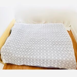 VTG HAND CROCHETED Cream White Granny Cottage Sofa/Bed Throw 93"x 76" Full/Queen